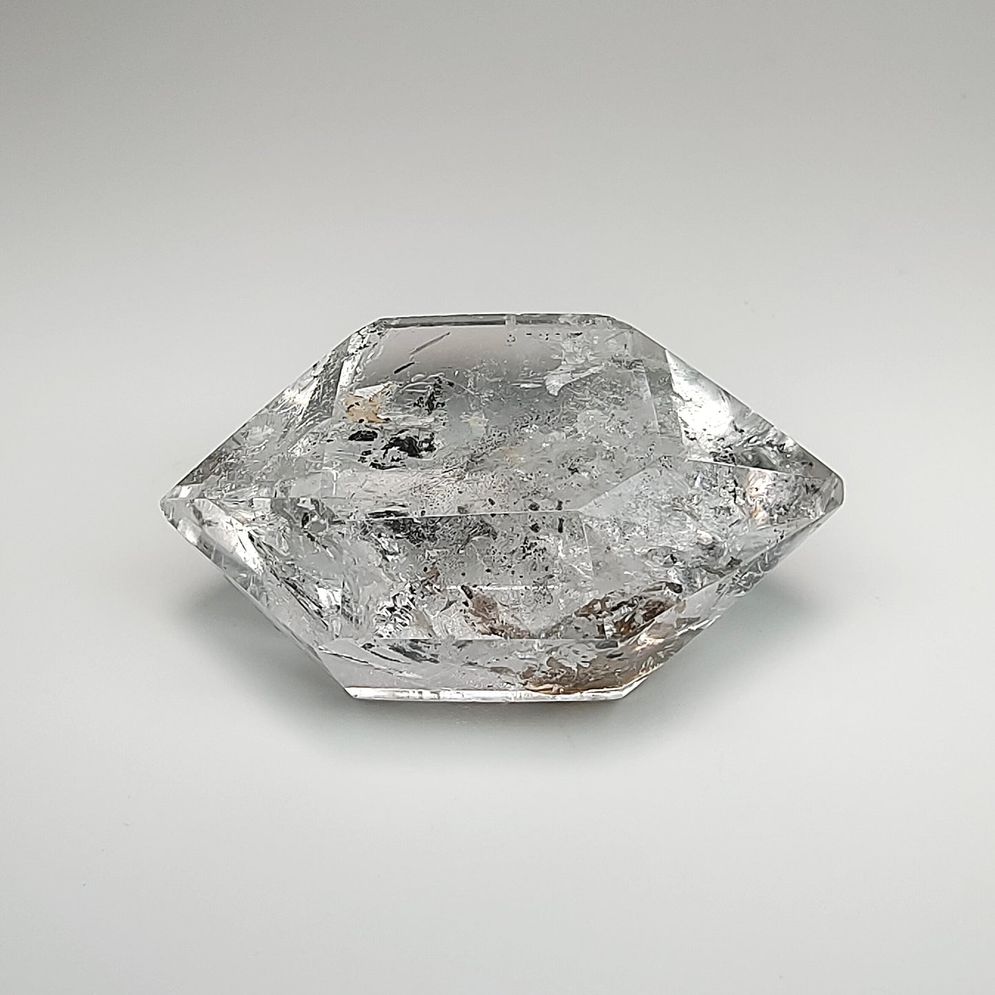 虹映晶心閃靈鑽